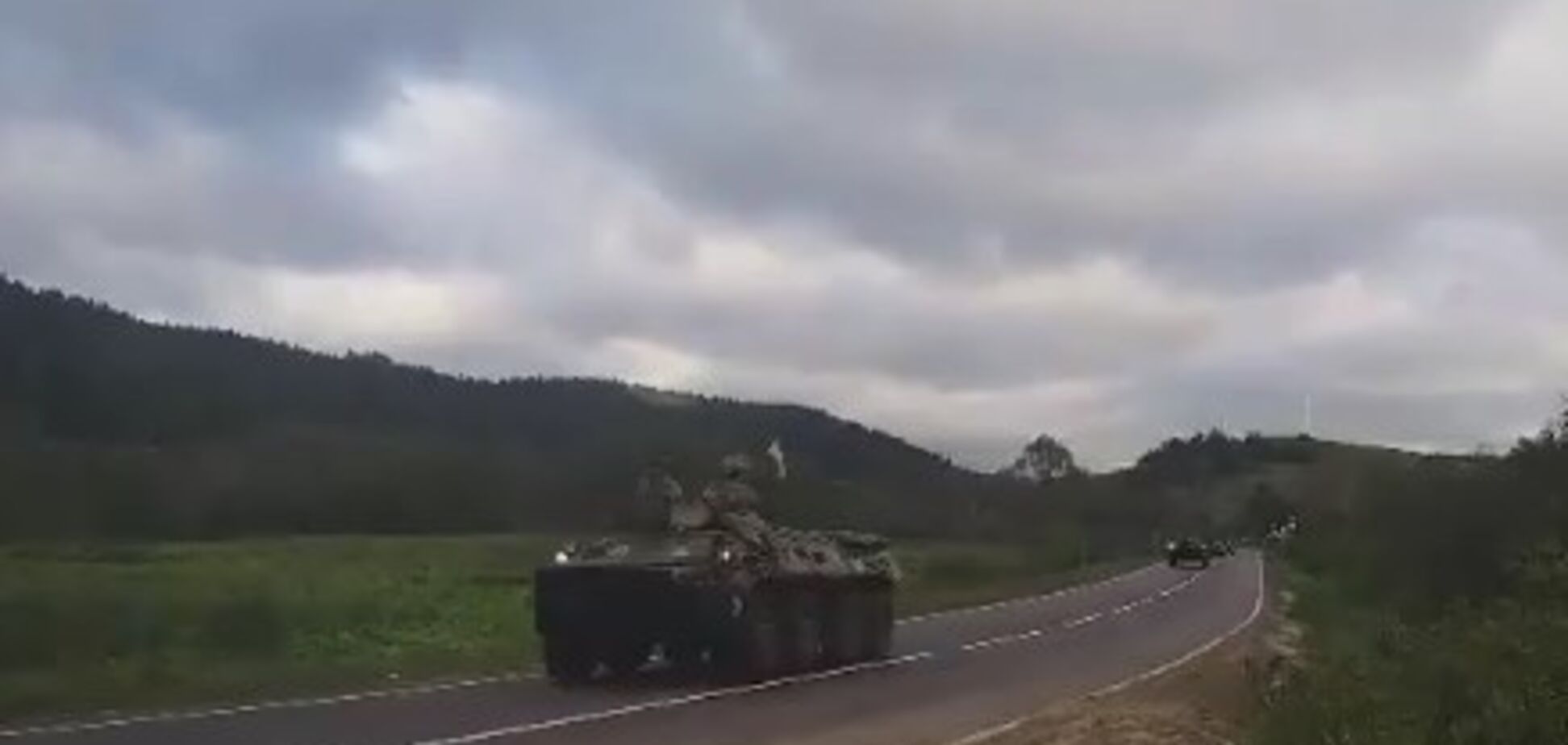 Прямувала на Закарпаття: на Львівщині зафіксували колону військової техніки