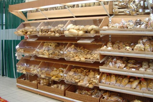 'Хтось буде це жерти': у супермаркеті Києва викрили антисанітарію