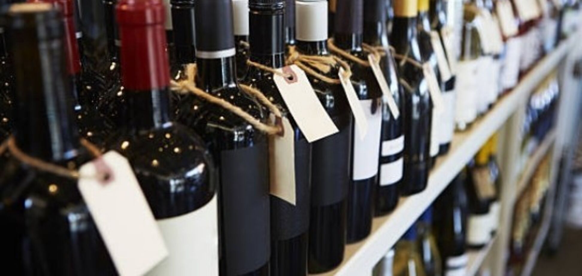 В Україні різко підвищать ціни на алкоголь: названо дату