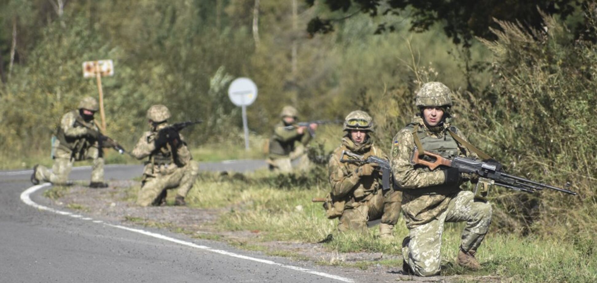 ''Зелені чоловічки'' у Карпатах: Міноборони пояснило тривожну ситуацію