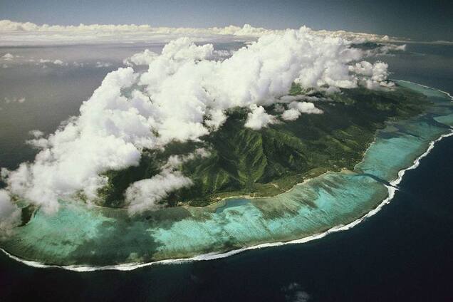 Сяйво видно навіть із космосу: в мережі показали диво природи на Мальдівах