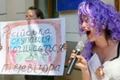 Активісти під час театралізованої акції «Артистів-рашистів – за поребрик»