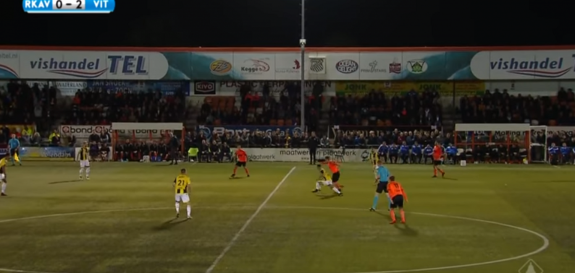 Голландський футболіст забив фантастичний гол із центру поля