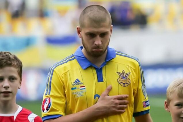 ''Хоть рот раскрой'': экс-капитан сборной Украины распек Ракицкого за наш гимн