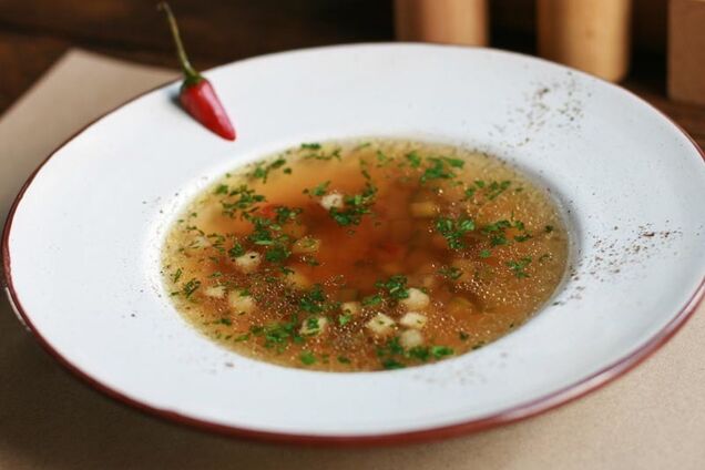 'Закончить школу без гастрита': рецепт полезного супа для детей от известного повара