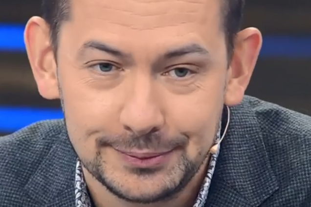 ''Пишаєтеся, що доторкнувся'': Цимбалюк яскраво потролив пропагандиста Кремля через Порошенка