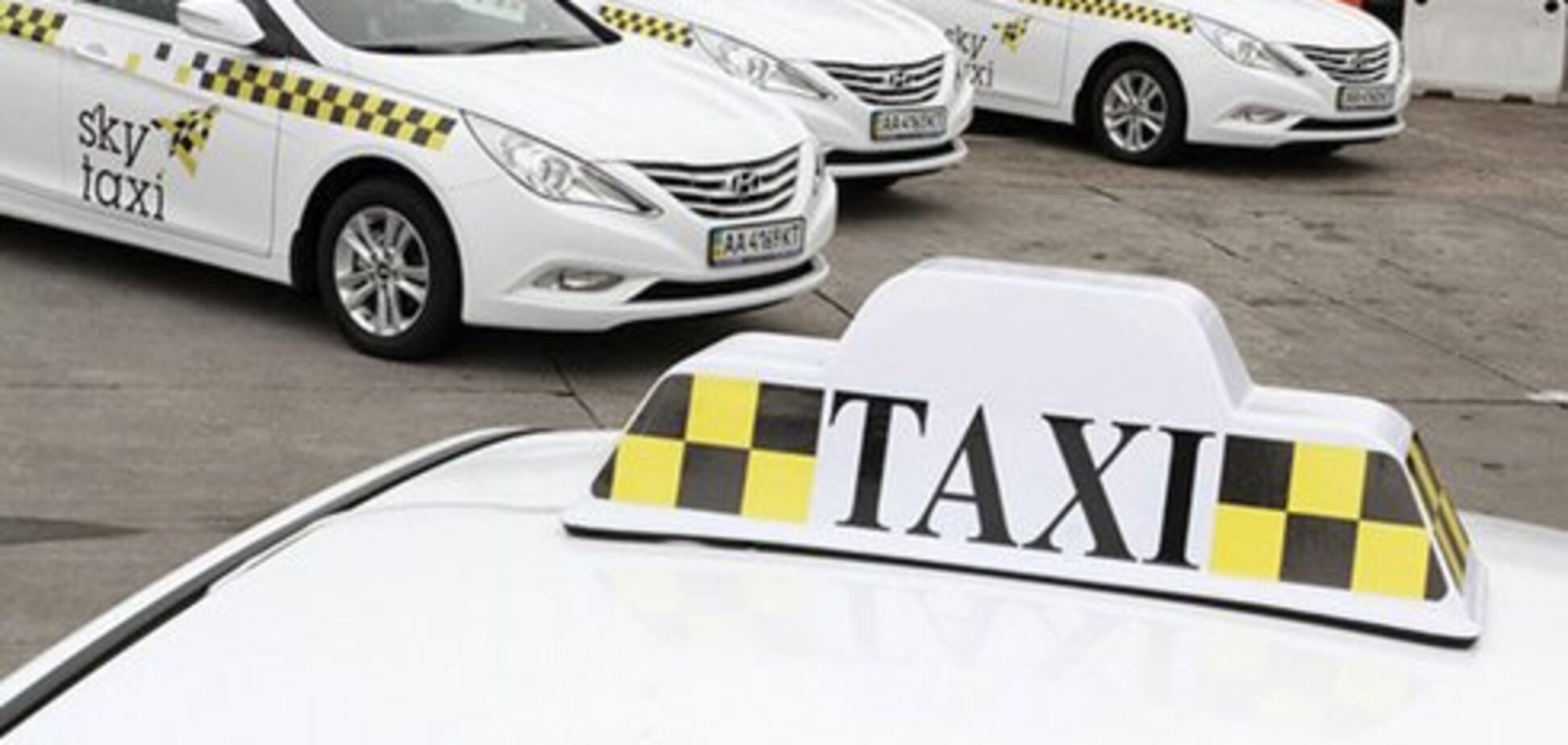 Не по тарифу: как таксисты обсчитывают украинцев по безналу