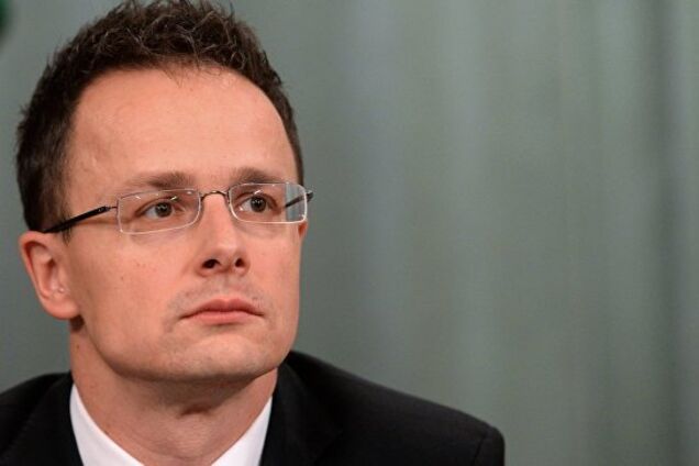 Нож в спину: министр Венгрии сделал новое скандальное заявление об Украине