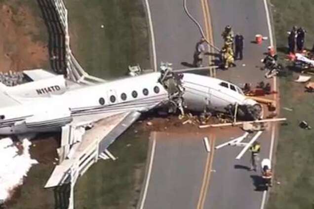 У США під час посадки розвалився літак: є жертви