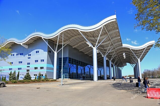 'Одеса-мама, ви серйозно?!' Новий логотип аеропорту обурив українців