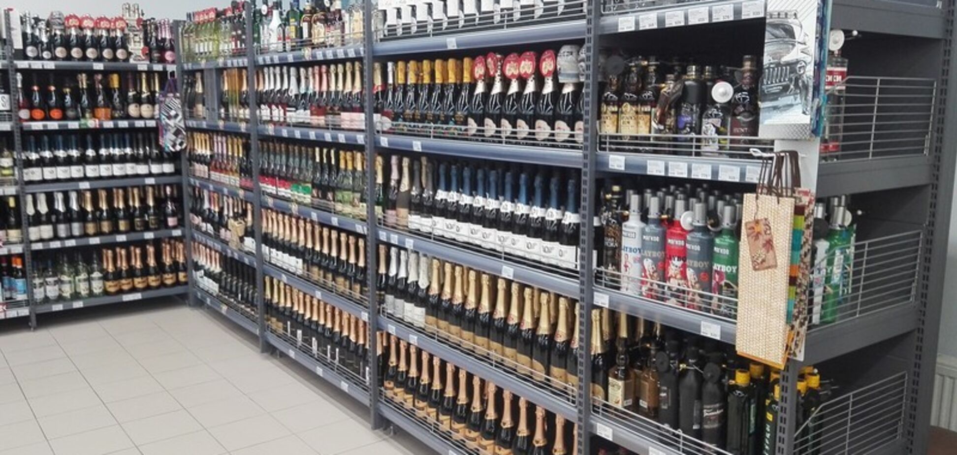 В Киеве запретили продажу алкоголя ночью: кого это коснется