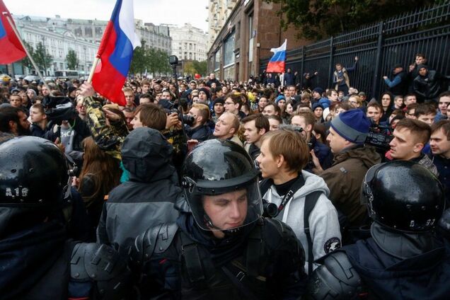 ''Хватит кормить Москву!'' России предрекли бунт