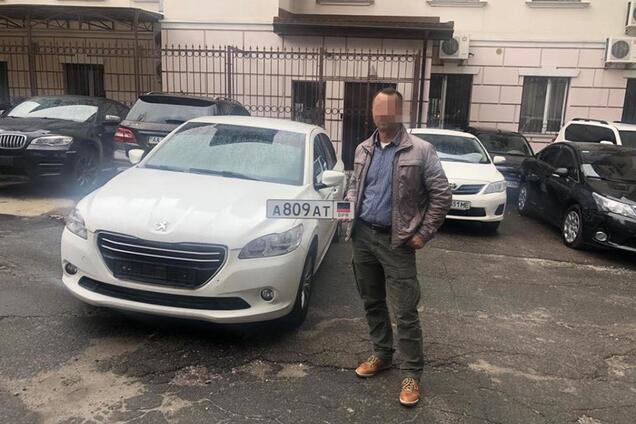 Екс-співробітник МВС роз'їжджав по Києву з номерами ''ДНР'' і попався СБУ: фото і подробиці