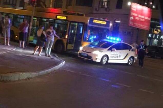 В Киеве троллейбус протаранил авто полиции: фото с места ДТП