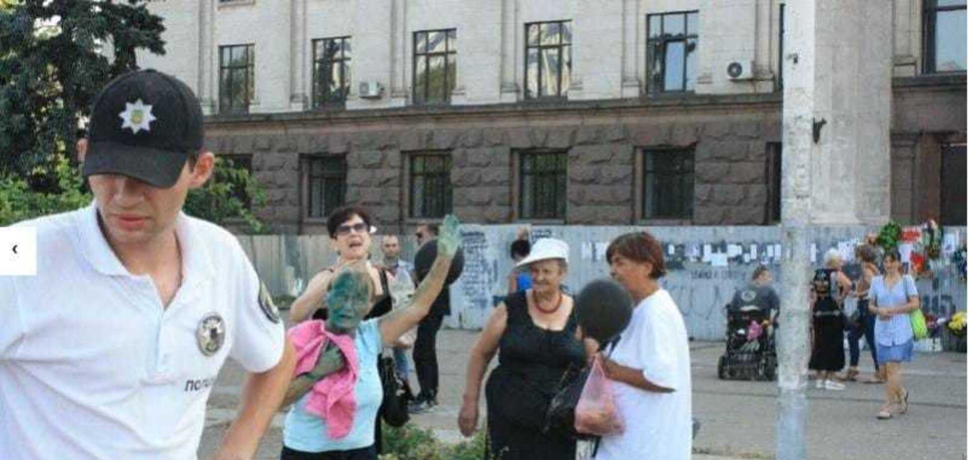 Вирішила поплакати за Кобзоном і Захарченком: в Одесі покарали фанатку 'русского міра'