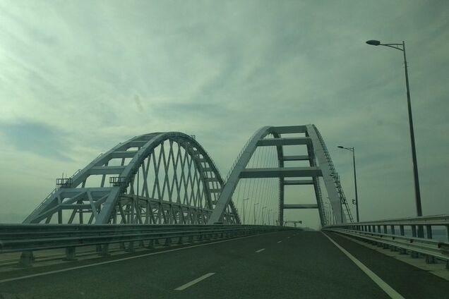 Бархатный сезон 'в разгаре': в сети высмеяли безлюдный Крымский мост