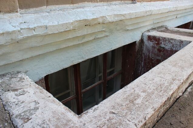 Родители в ужасе: в Мариуполе школьников упекли в подвал