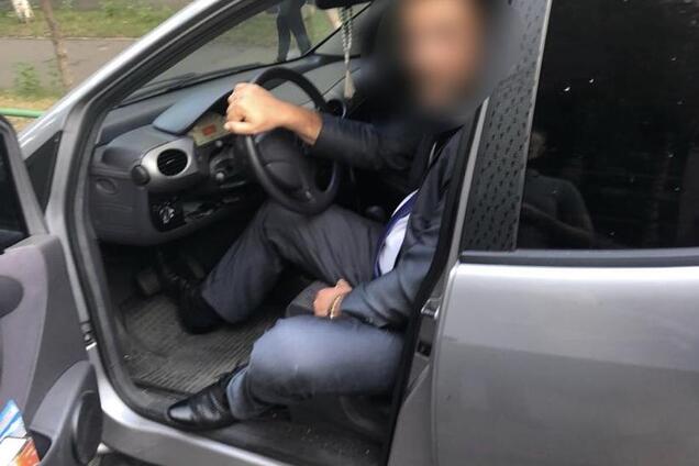 В Киеве поймали на взятках топ-чиновника Госгеонедр: фото задержания