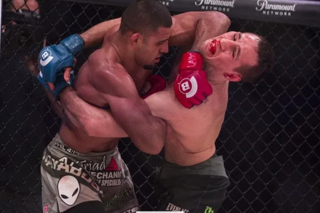 Российского бойца задушили на турнире UFC - опубликовано видео