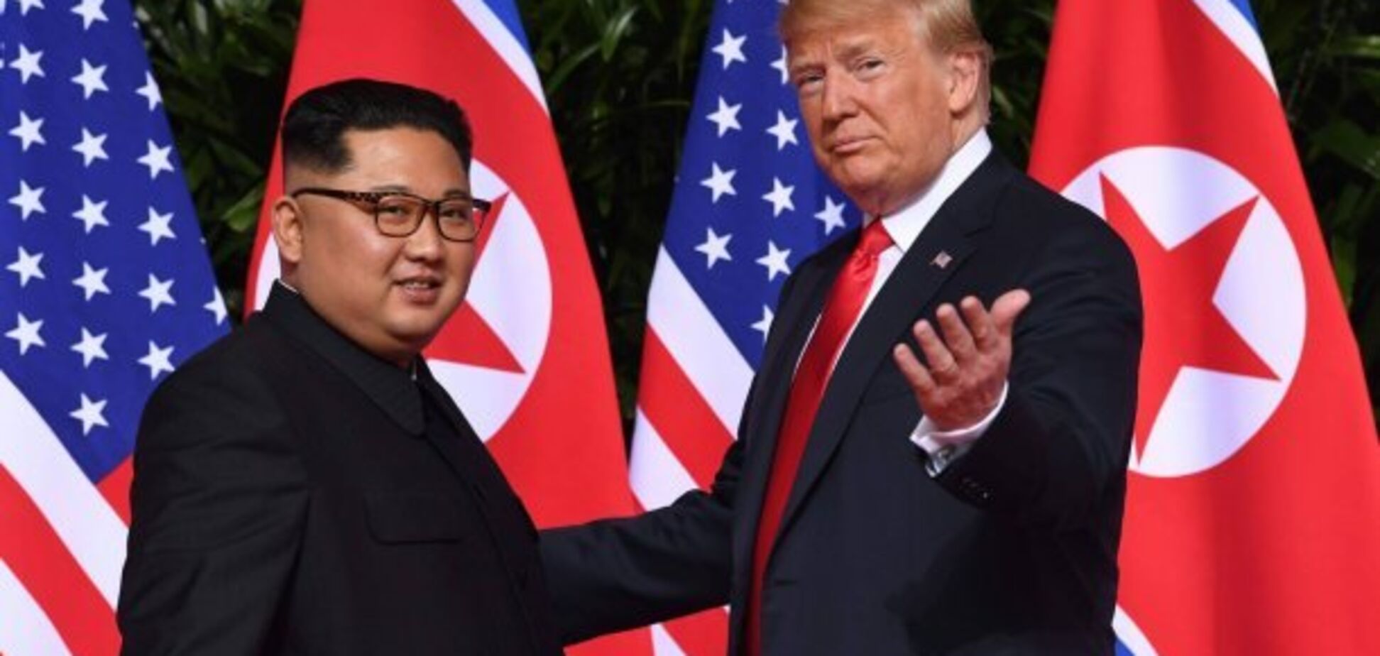 ''Мы влюбились'': Трамп публично признался в жарких чувствах к Ким Чем Ыну
