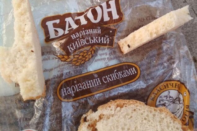 В супермаркете Киева обнаружили хлеб с личинками: фото