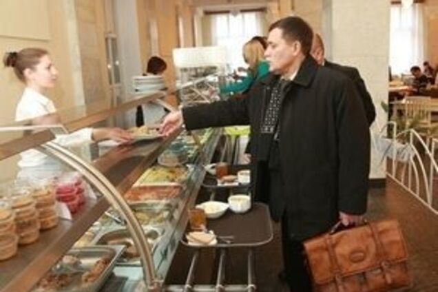 Креветки и красная икра: озвучены новые цены в столовой Верховной Рады