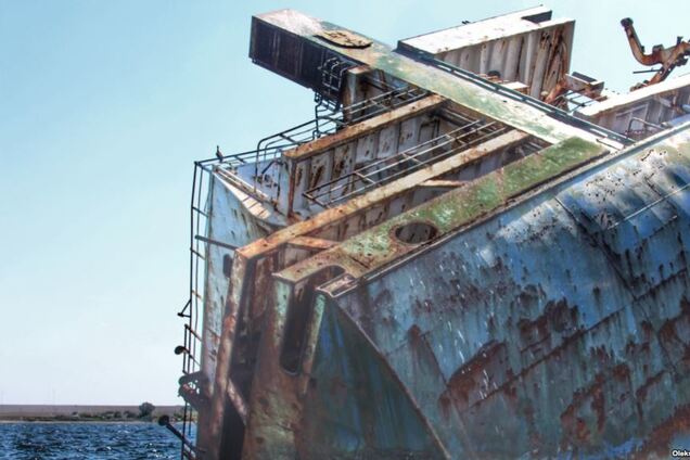 Затонувшее судно в Крыму: появились яркие фото с места кораблекрушения