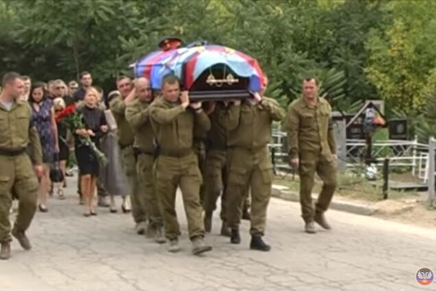 Підірвали разом з Захарченком: в Донецьку показали похорон охоронця ватажка 'ДНР'. Відеофакт