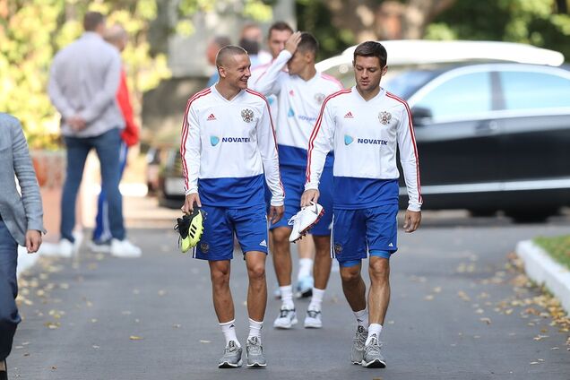 'Все про***ли!' Журналист из РФ опозорился во время тренировки сборной России - фотофакт