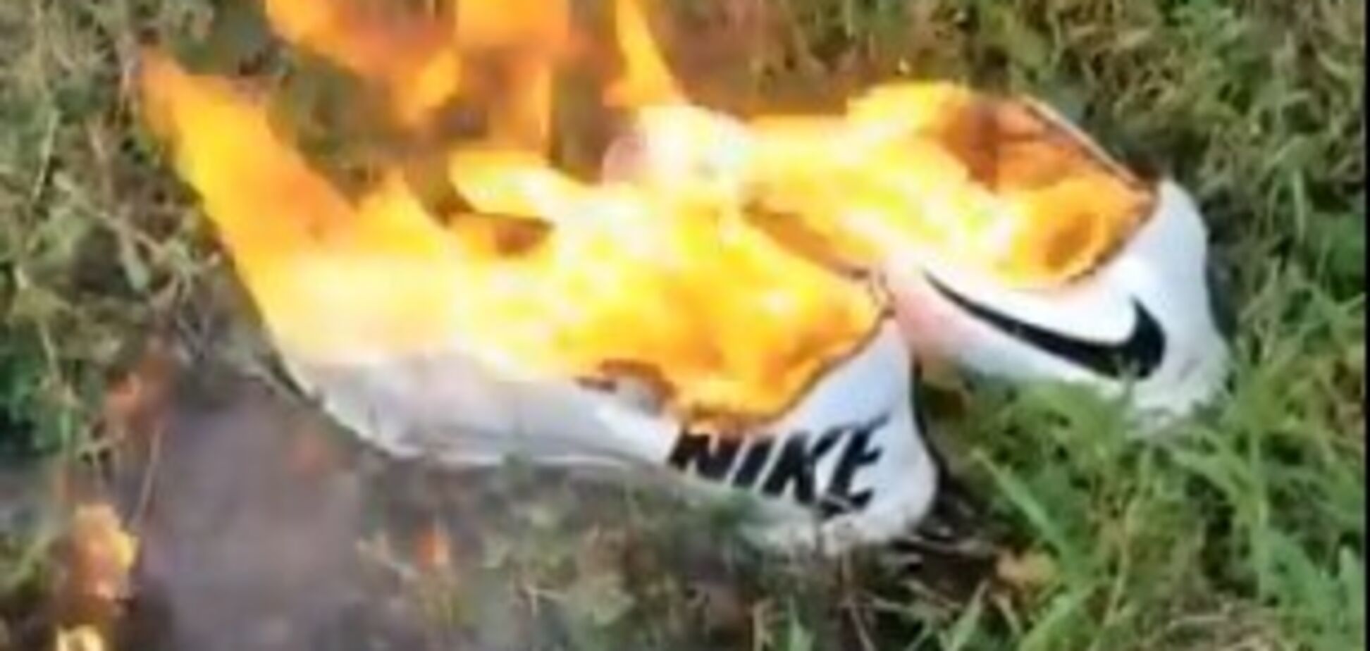 В США массово сжигают продукцию Nike: что случилось