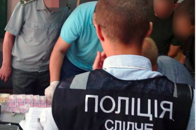 Попавшемуся на взятке начальнику военной кафедры в запорожском ВУЗе назначили штраф