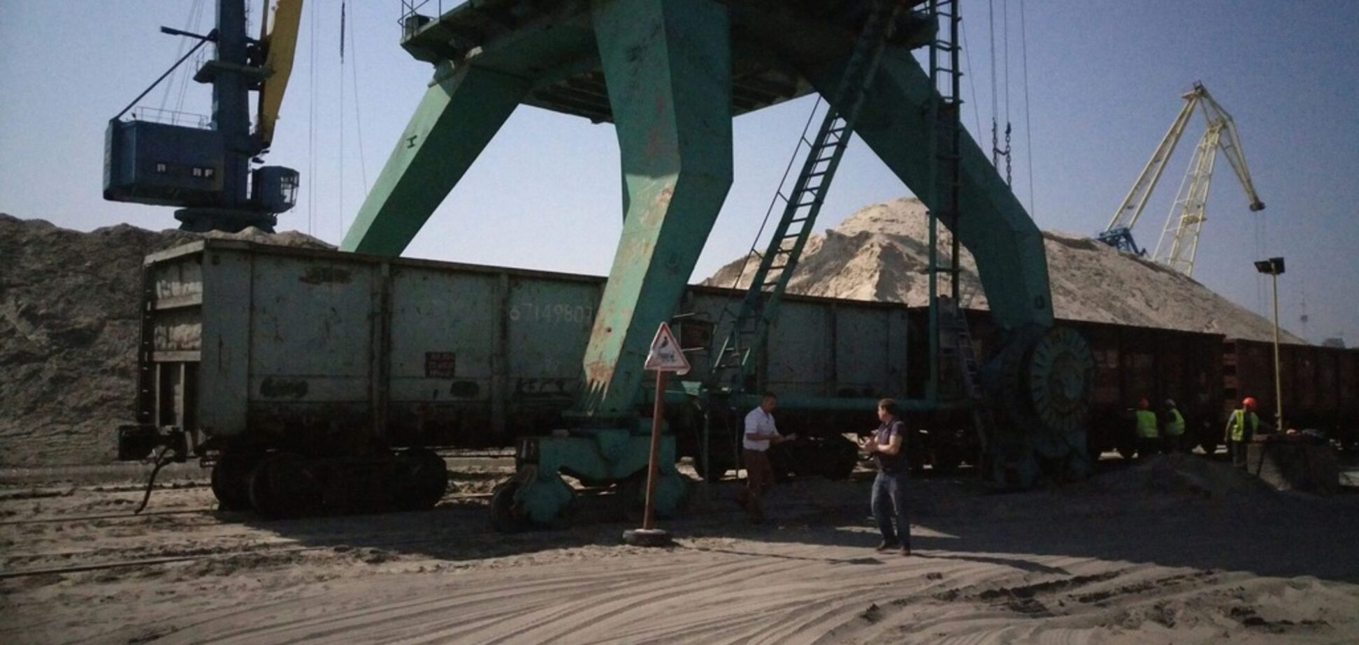 Київський річковий порт став лідером з видобування та продажу піску