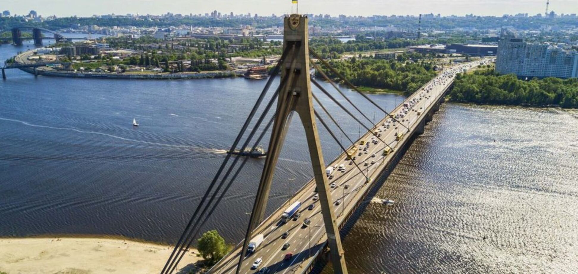 В Киеве начнут ремонтировать мост на Троещину: сколько потратят