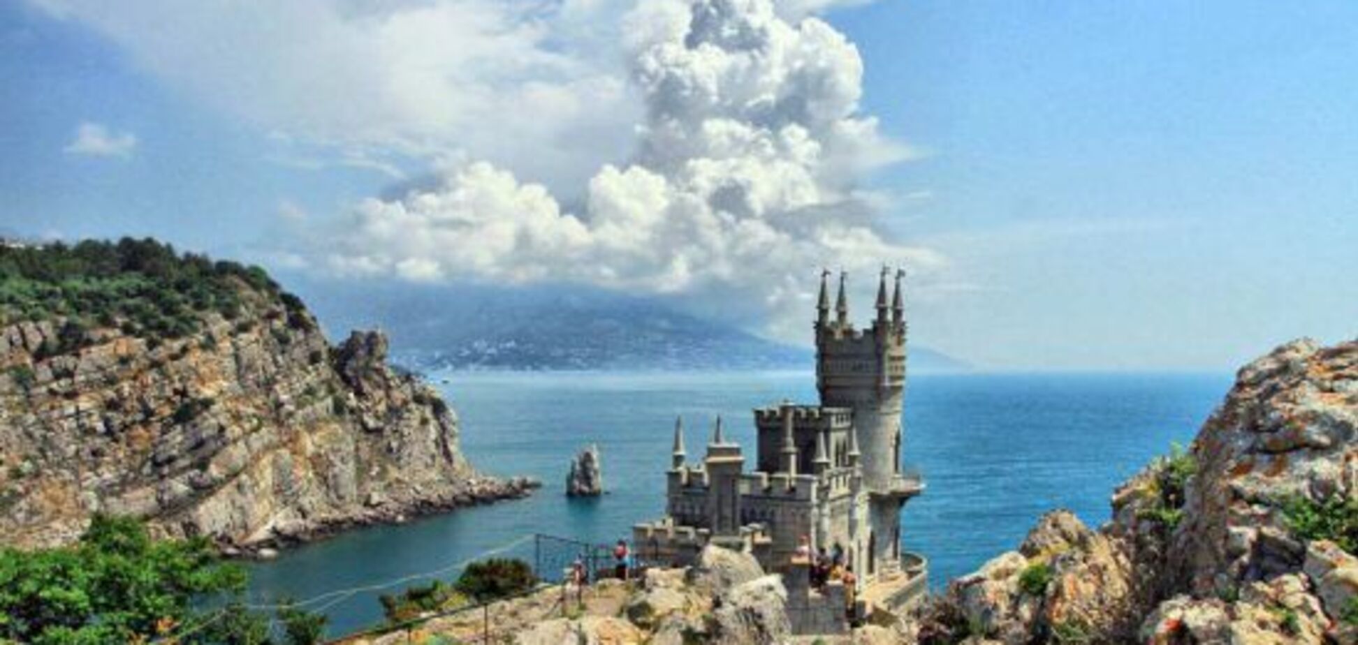 Отдых нардепов в Крыму: украинцы решили, как их наказать