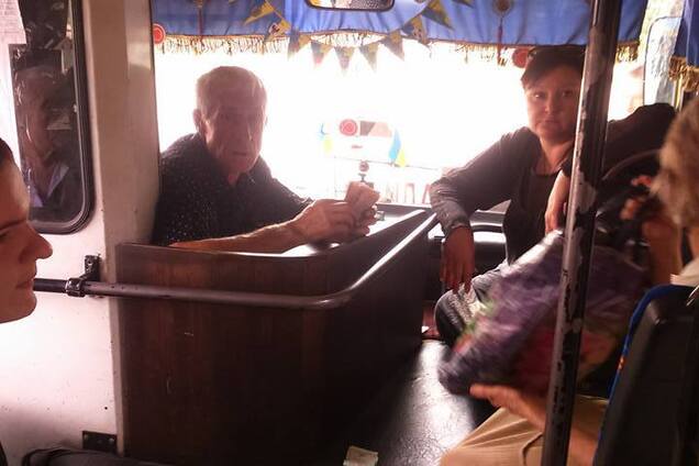 ''Кричали, тыкали, грубили'': в Киеве мать погибшего воина выгнали из маршрутки