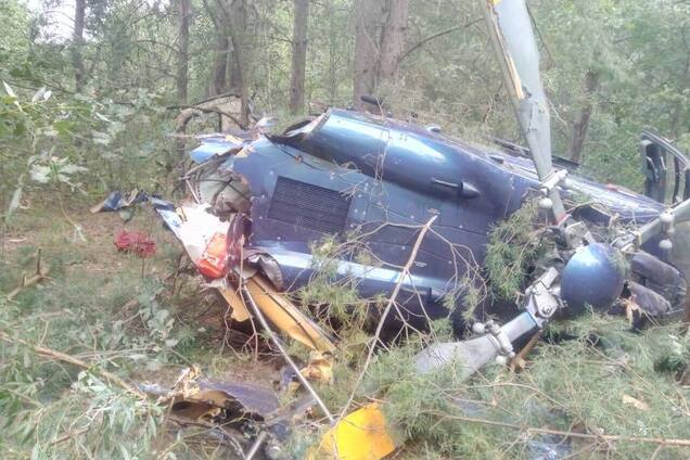 В Киеве упал вертолет: появились фото и видео с места ЧП