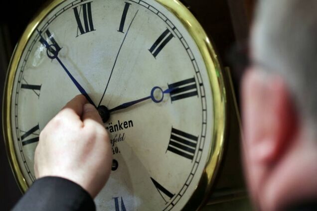 Отменить летнее время: Украина может отказаться от перевода часов