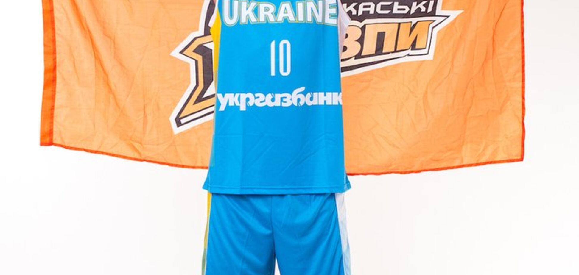 НБА в Україні: Михайлюк та Лень приміряли форму збірної - яскраві фото