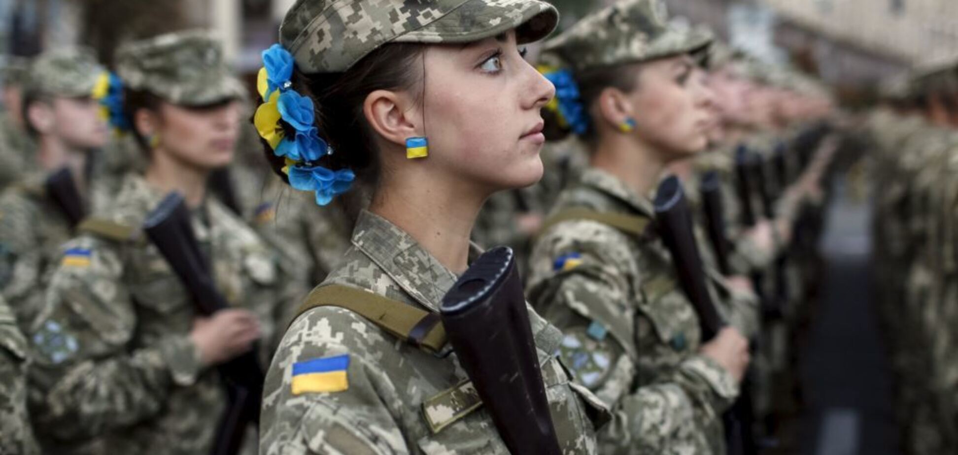 В Україні зрівняли права жінок і чоловіків у армії: що зміниться