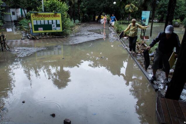 Ялта и Феодосия ушли под воду: фото и видео нового ''армагеддона'' в Крыму