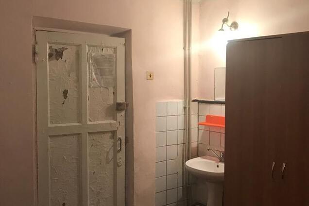 ''Уехали от химии, приехали к тараканам'': эвакуированные из Армянска начали жаловаться