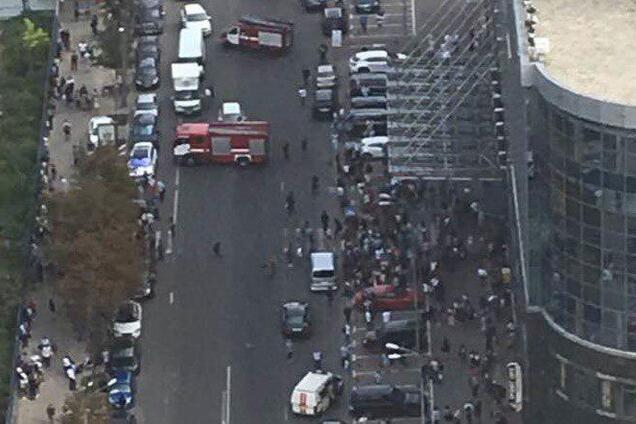 В Киеве возник пожар в известном бизнес-центре: первые фото