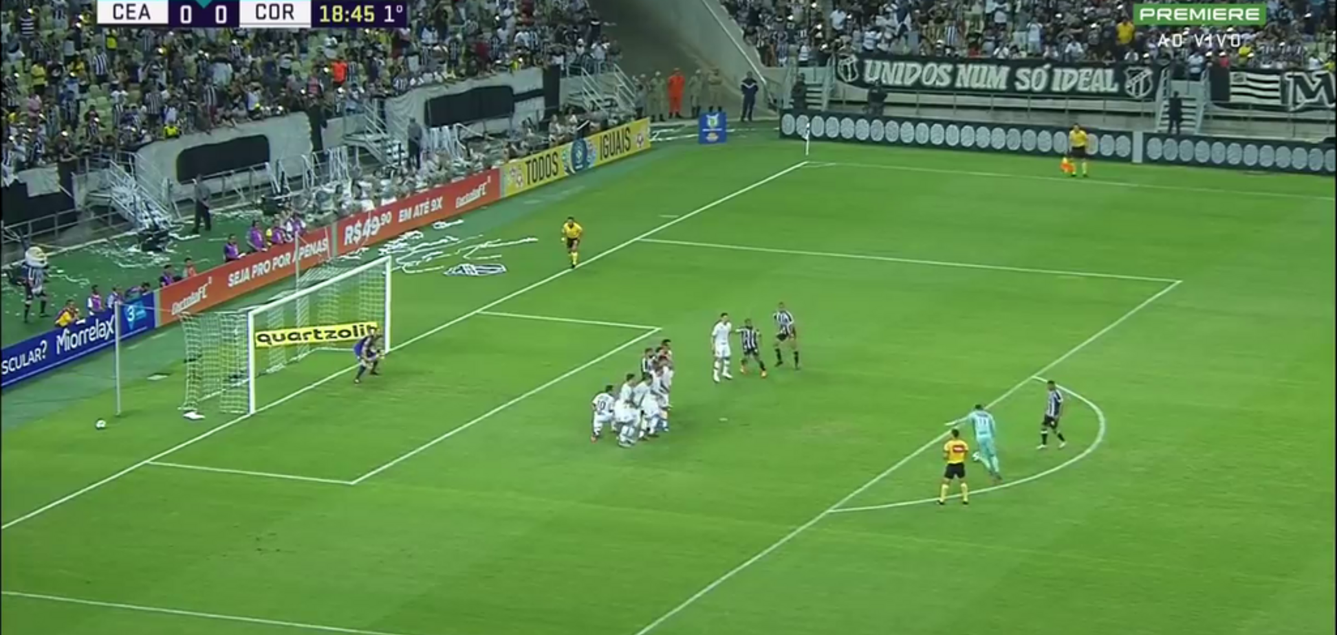 Бразильский вратарь забил шедевральный гол со штрафного