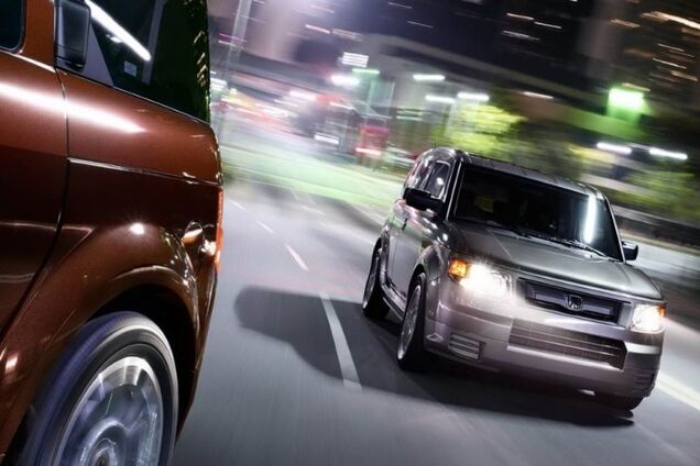 Сообщение фарами 'Сгинь': Вася спешит, а вы куда претесь?