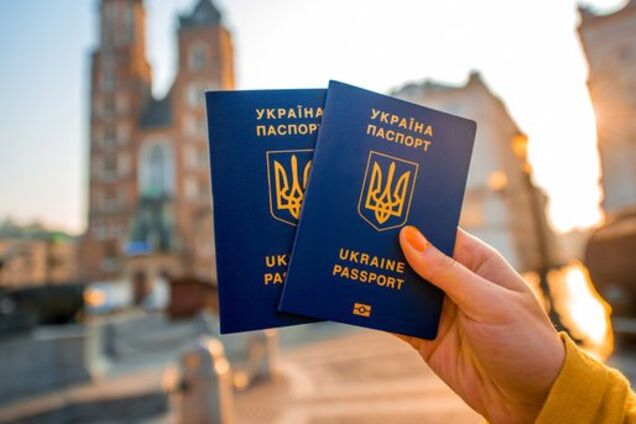 Украина попала в рейтинг ''влиятельности'' паспортов: какие успехи