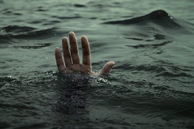 Прыгал с друзьями с моста: в Киеве трагически погиб 18-летний парень