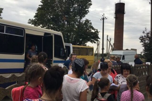 ''Горло - в ожогах'': на Херсонщине пожаловались на ''химатаку'' из Крыма