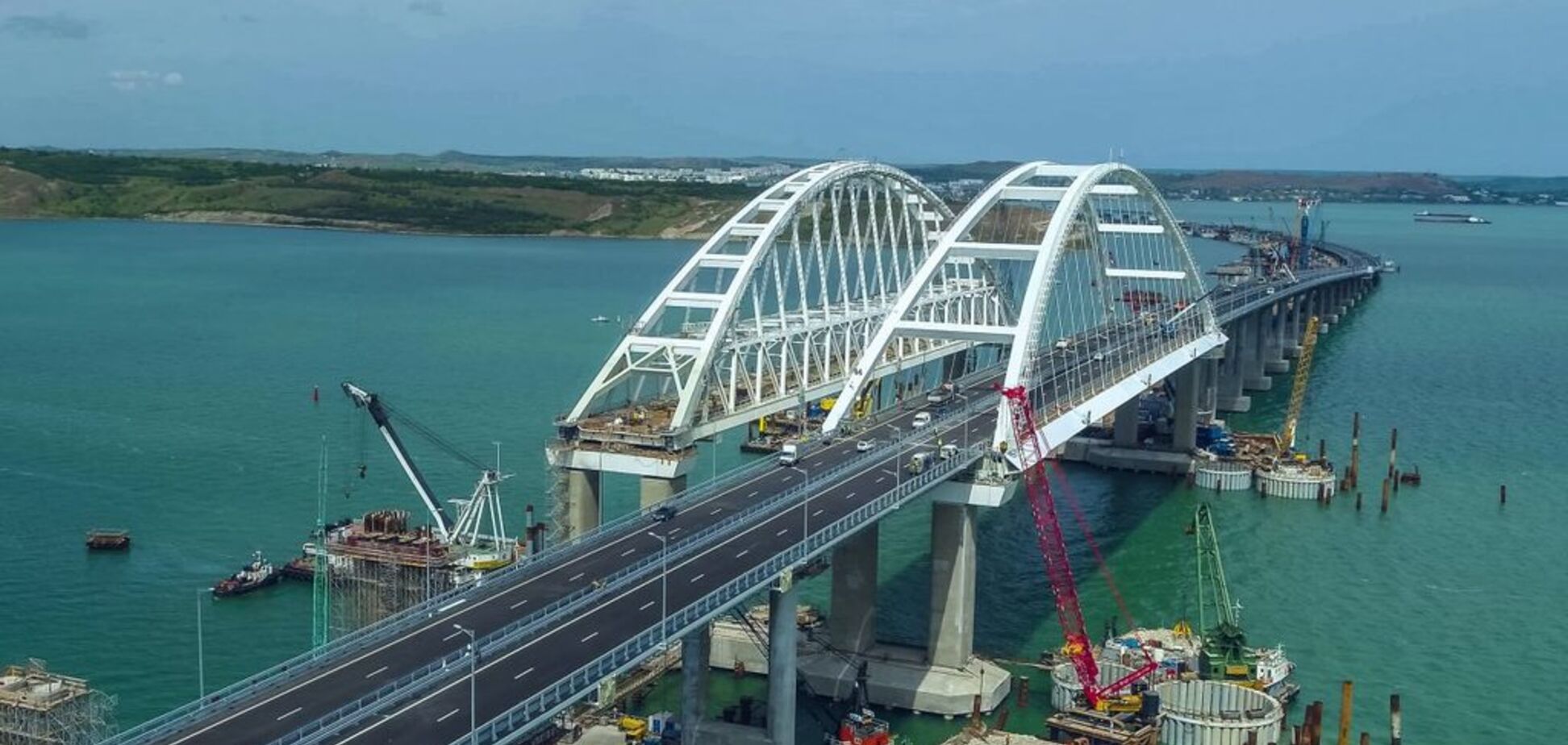 ''Пусть хотя бы зиму простоит'': в сети высмеяли ЧП с Крымским мостом