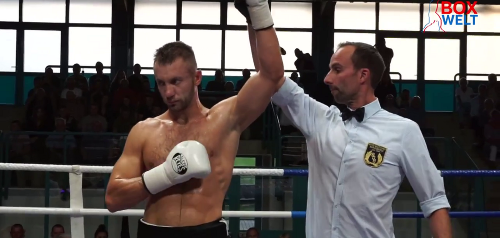 Непобедимый украинский боксер добыл красивую победу нокаутом - видеофакт
