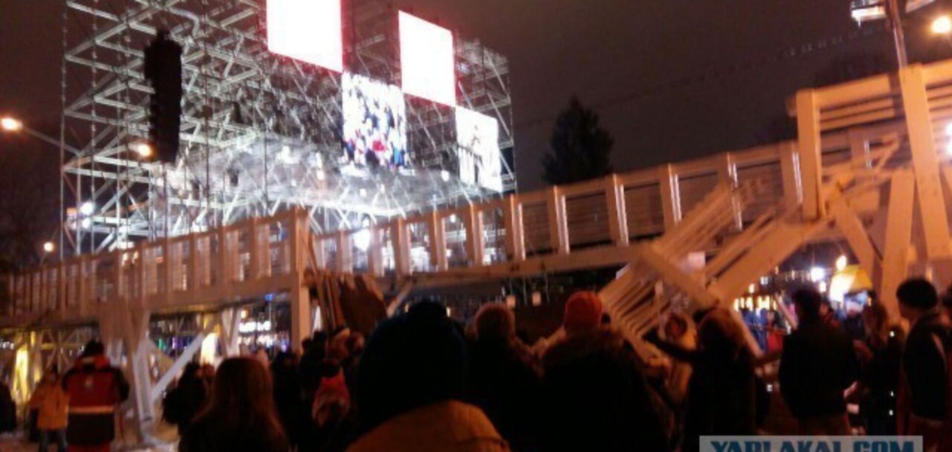 В Москве на людей рухнул мост: выяснилась причина жуткого новогоднего ЧП